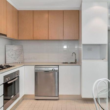 Lovely 1Br Apartment On Morphett With Pool & Wi-Fi Adelaïde Extérieur photo